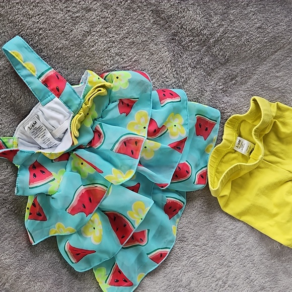 Super Cute 3-6 Baby Girl Outfit! - Picture 2 of 6